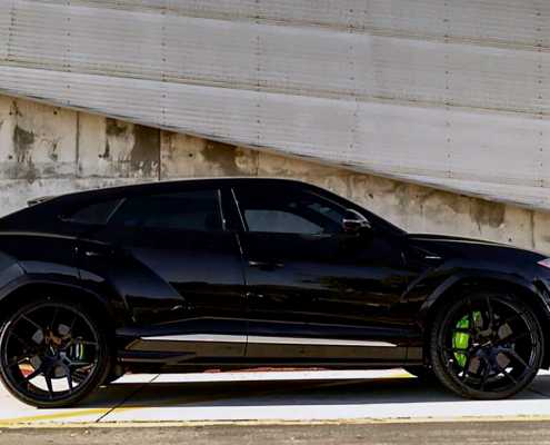 Rent Lamborghini URUS Black in Miami 1