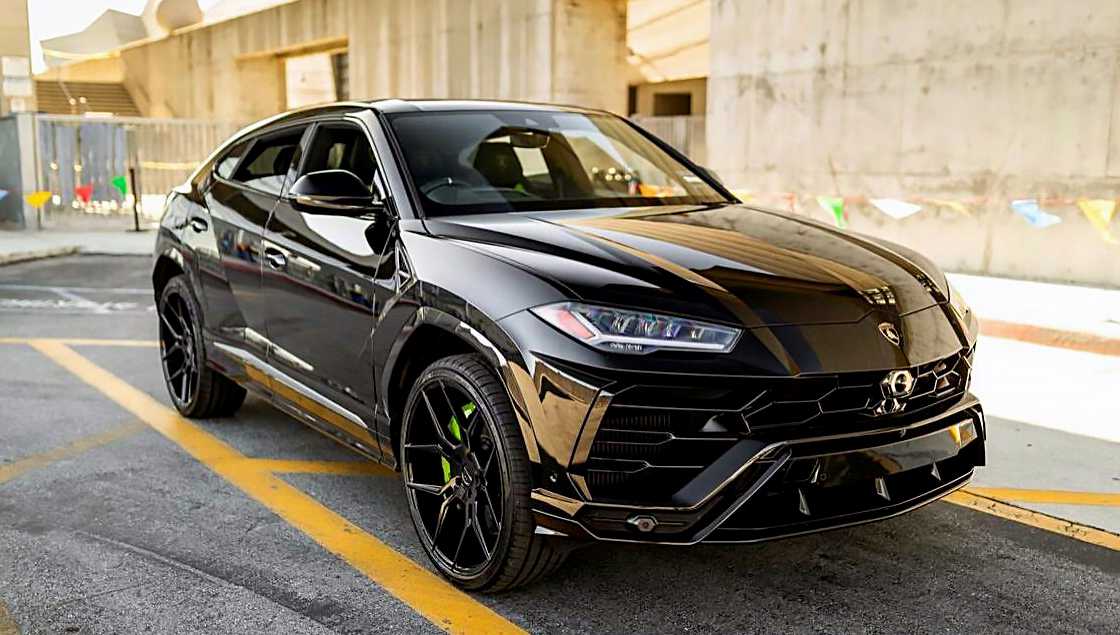 Rent URUS Black in Miami Pugachev Luxury Car Rental