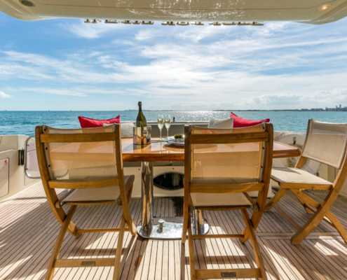 Rent Yacht Azimut 68 in Miami