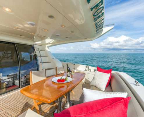 Rent Yacht Azimut 68 in Miami