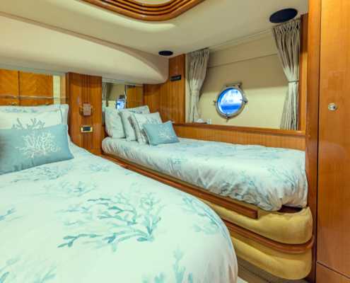 Rent Yacht Azimut 68 in Miami