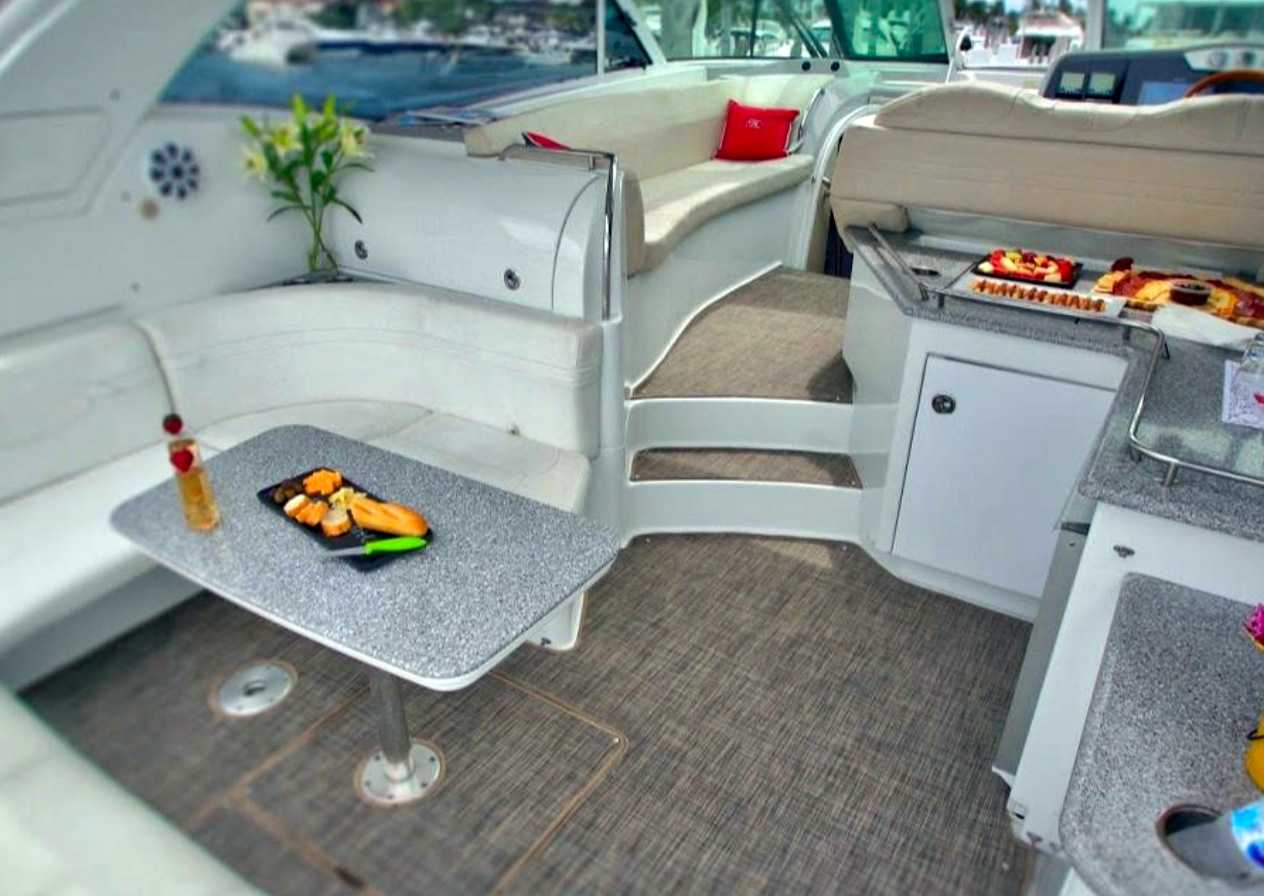 Rent Yacht Formula 48 in Miami