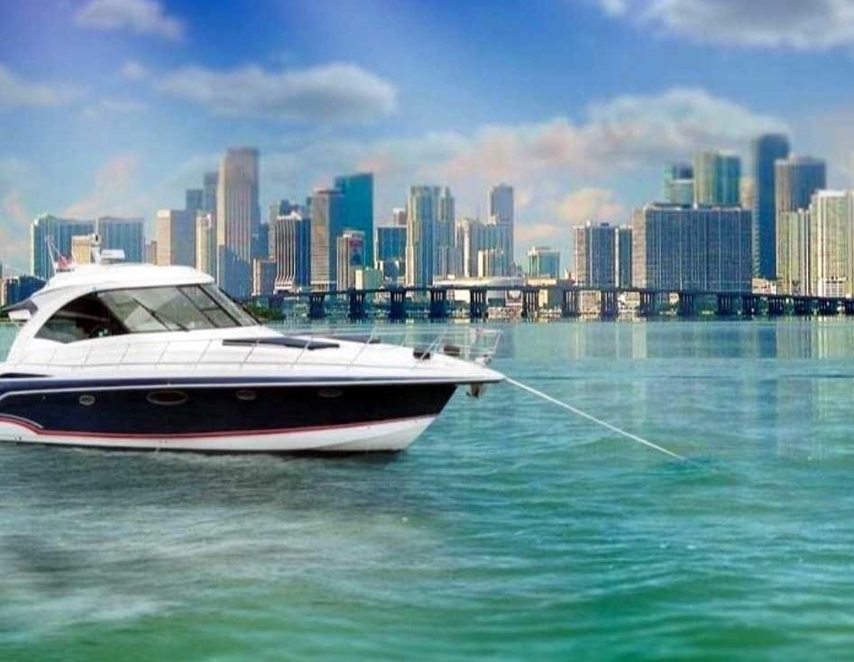 Rent Yacht Formula 48 in Miami