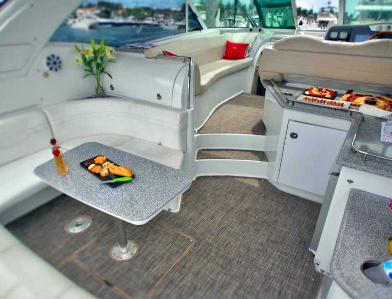 Rent Yacht Formula 48 in Miami