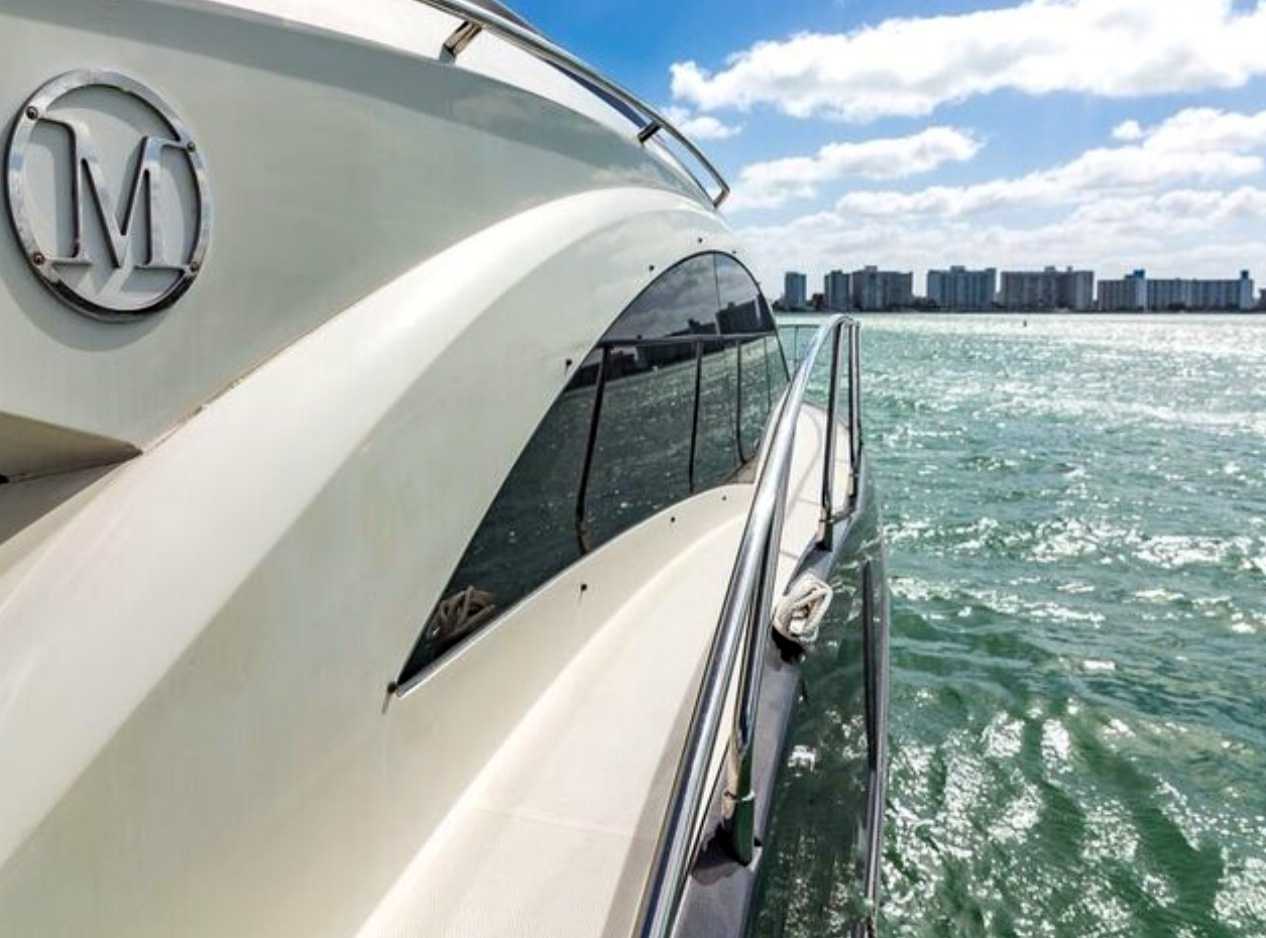 Rent Yacht Marquis 43 in Miami