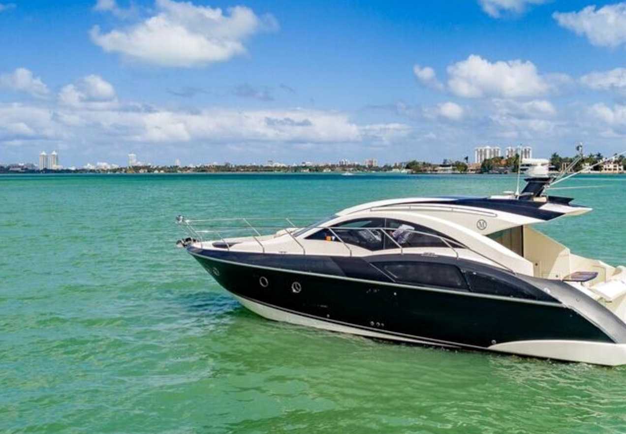 Rent Yacht Marquis 43 in Miami