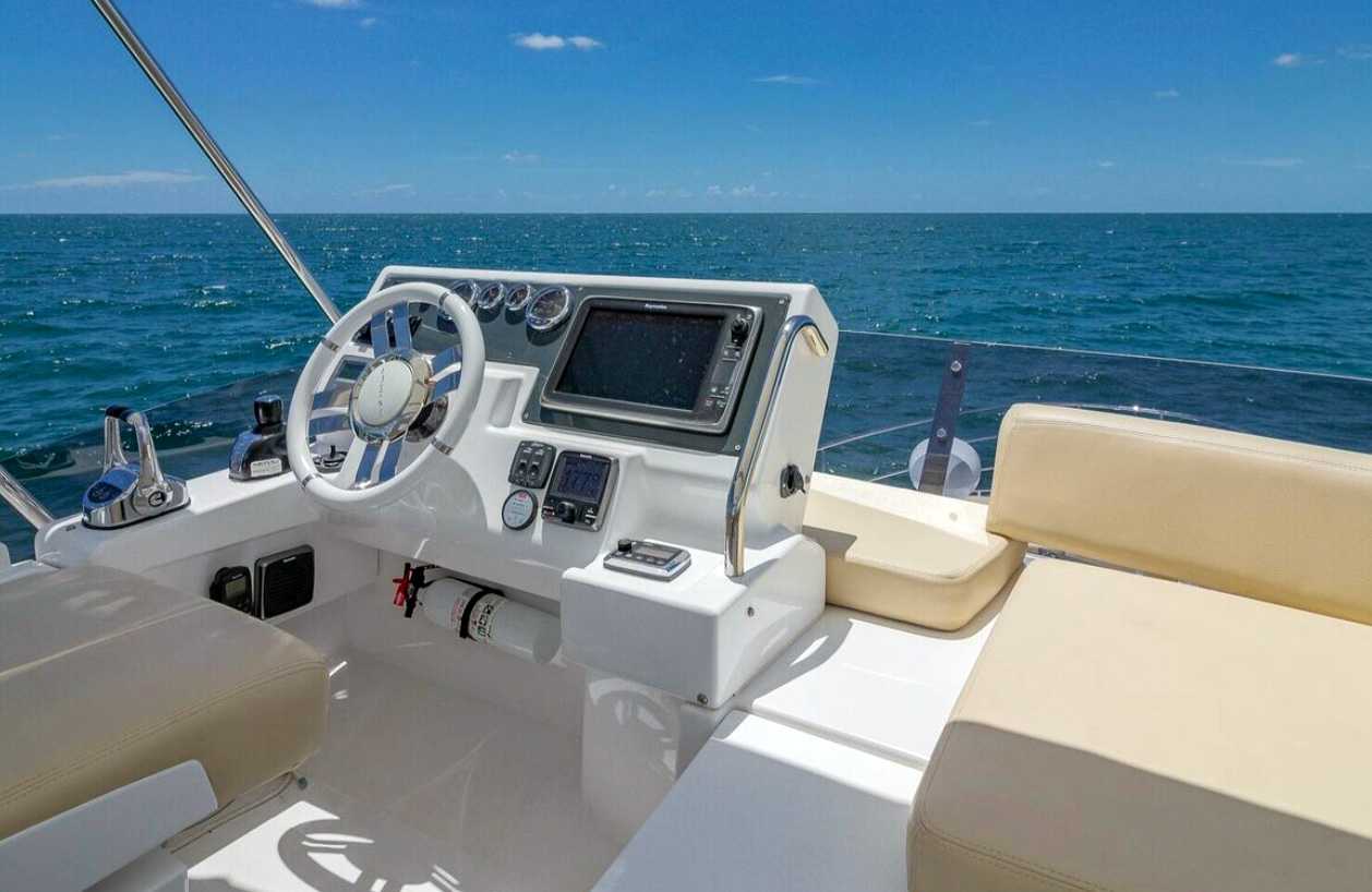 Rent 42 Azimut in Miami