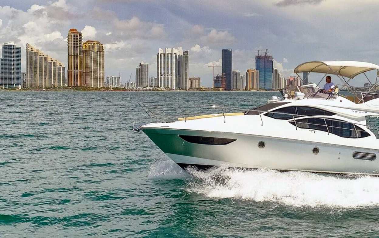 Rent 42 Azimut in Miami