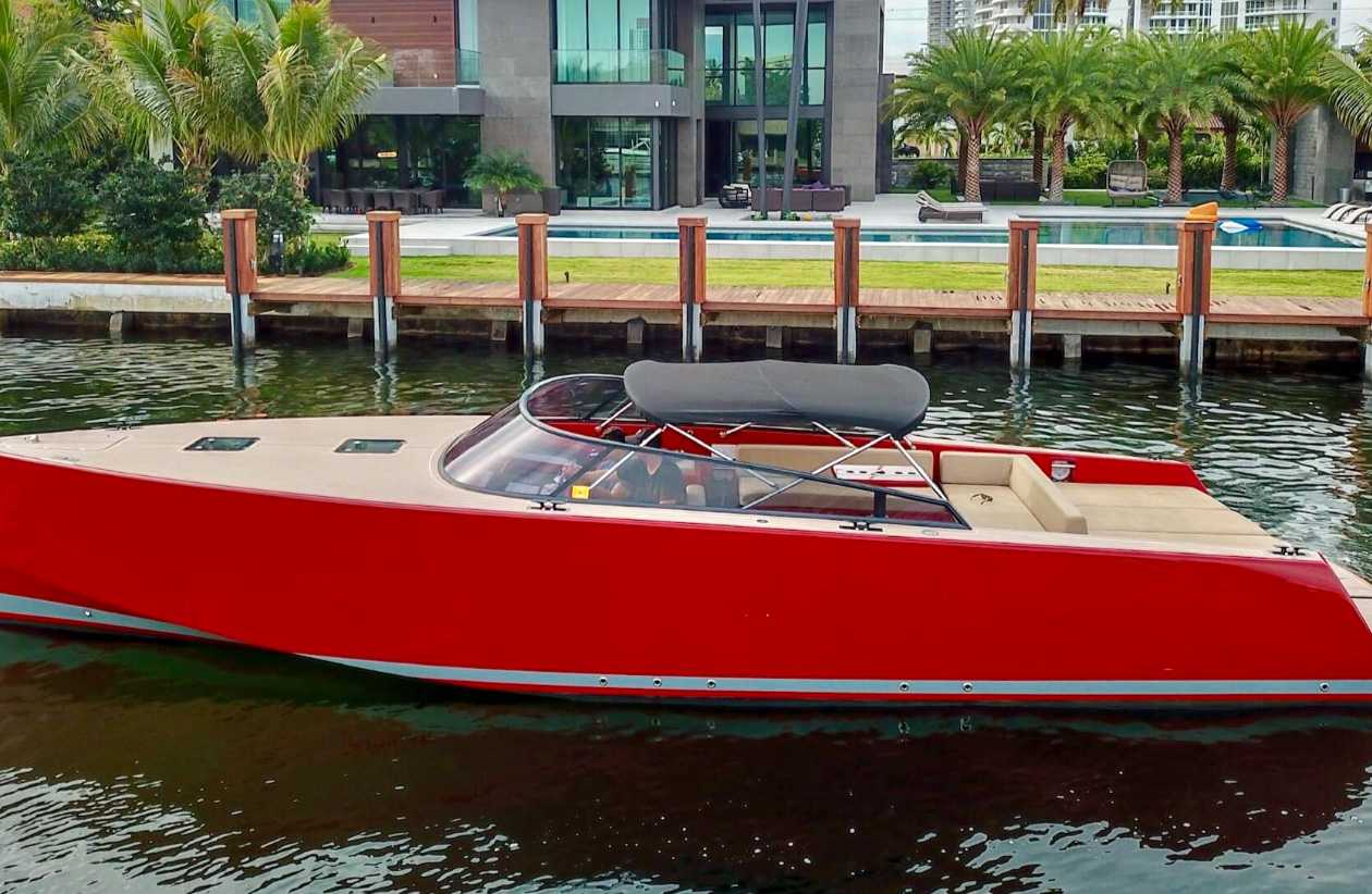 Rent Yacht VanDutch Red 40 in Miami