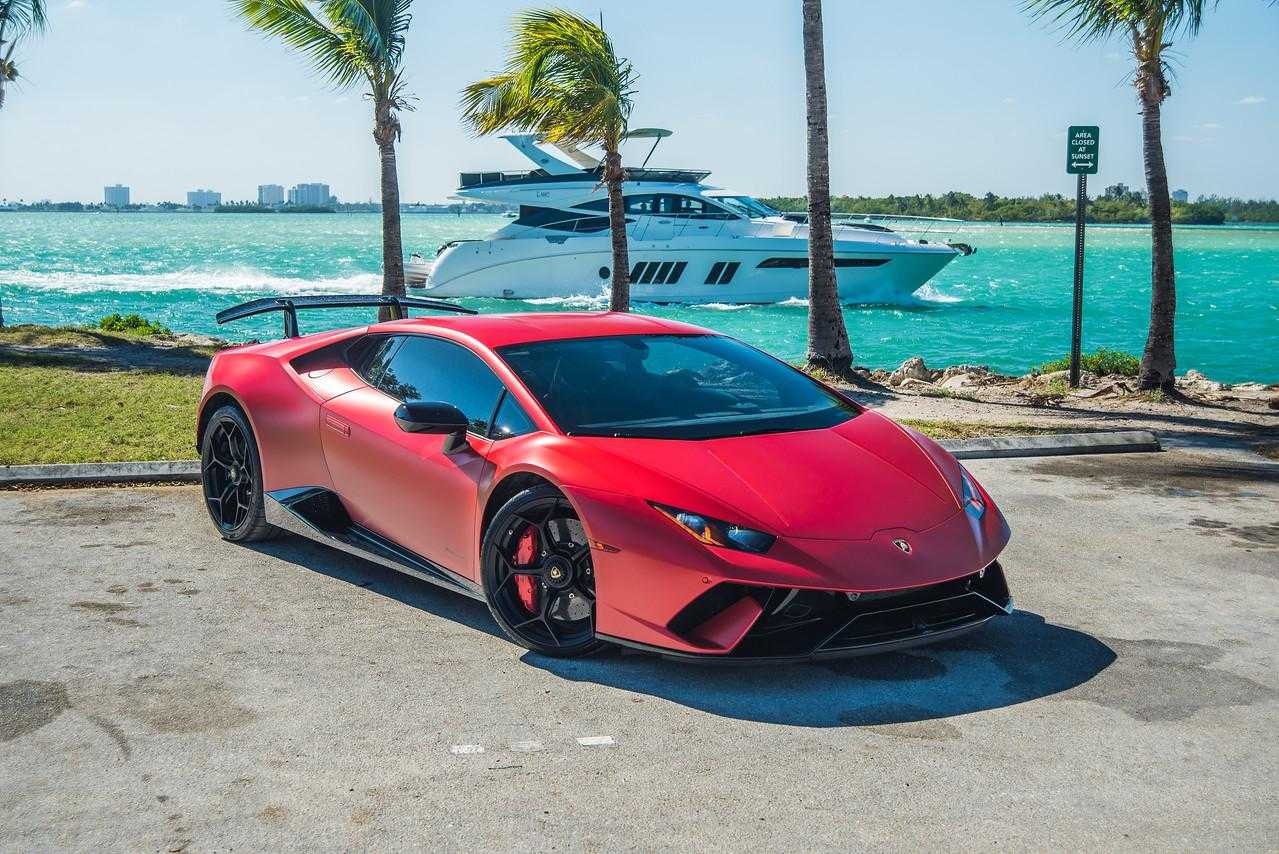 Rent Huracan Red 2018 in Miami