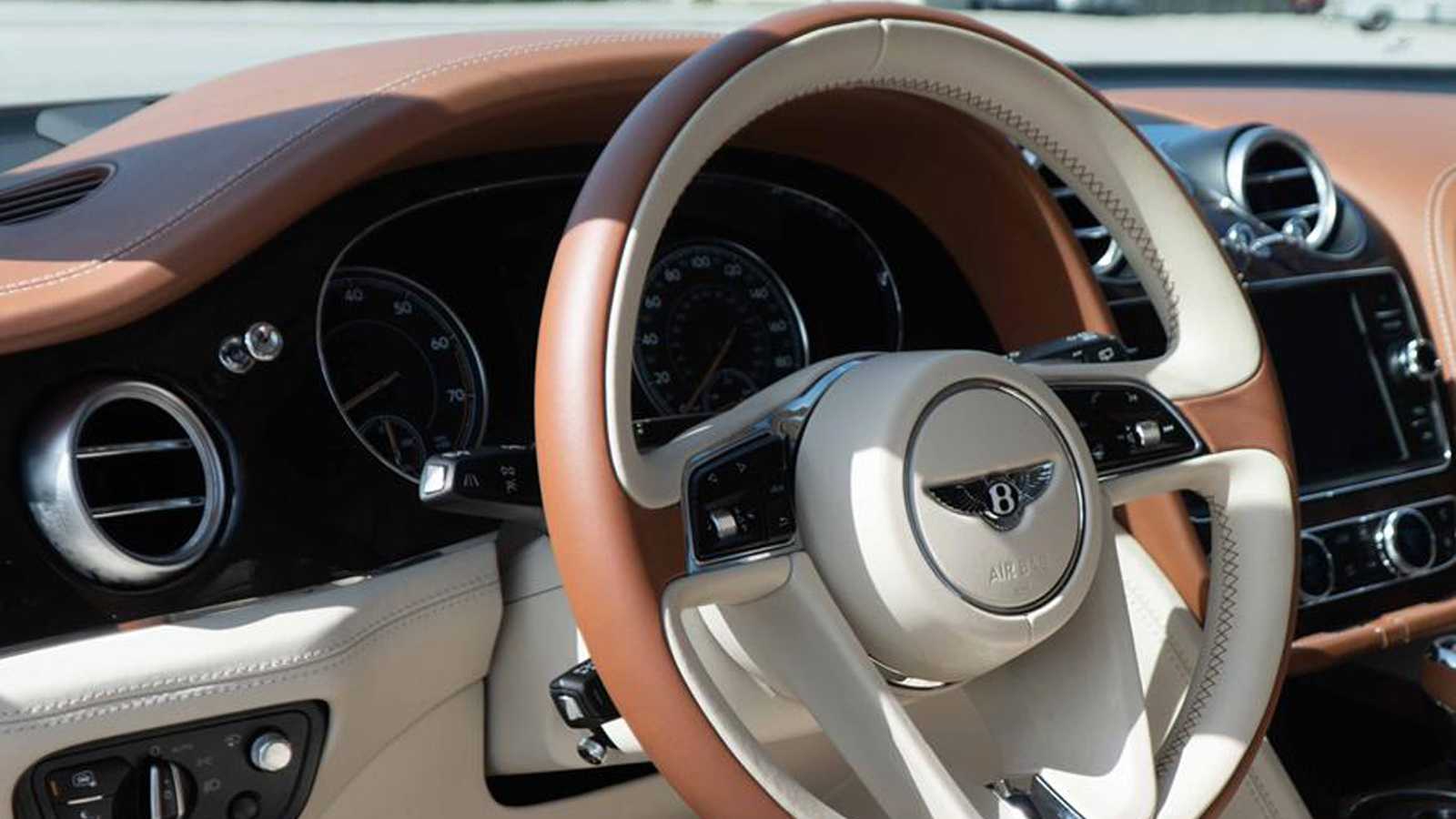 Rent Bentley Bentayga Champagne Edition 3