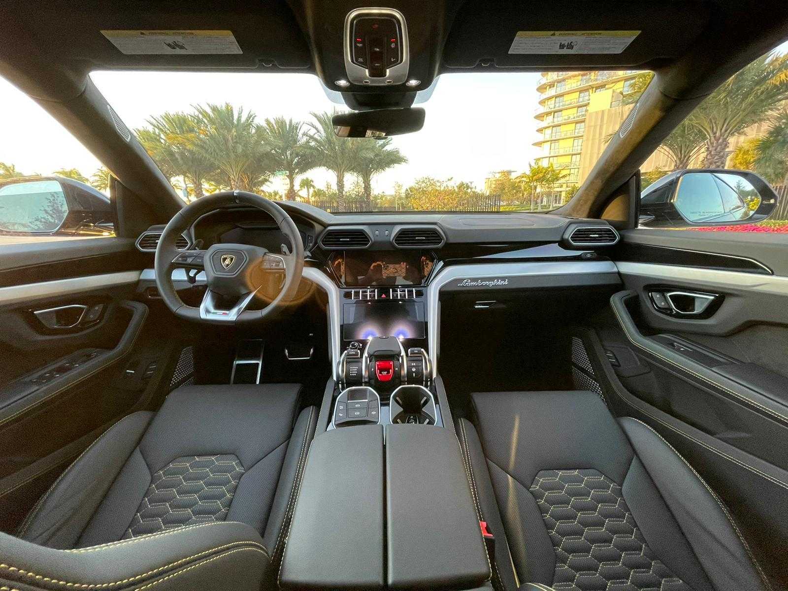 Rent Lamborghini Urus Black in Miami 4
