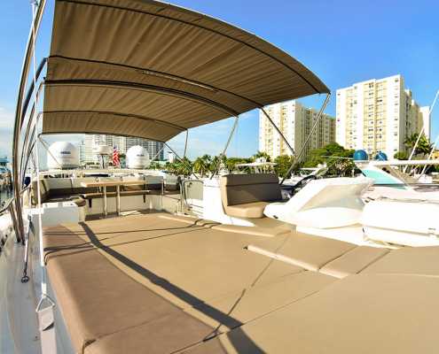 Rent 58.2’ Aristocrat - Yacht Prestige 550 Flybridge in Miami 3