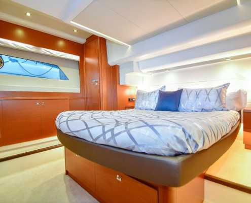 Rent 58.2’ Aristocrat - Yacht Prestige 550 Flybridge in Miami 6