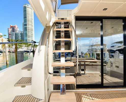 Rent 58.2’ Aristocrat - Yacht Prestige 550 Flybridge in Miami 8