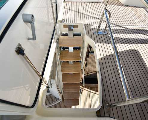 Rent 58.2’ Aristocrat - Yacht Prestige 550 Flybridge in Miami 9