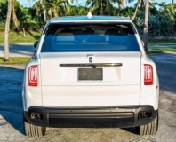 Rear view of the white Rolls-Royce Cullinan Black Badge