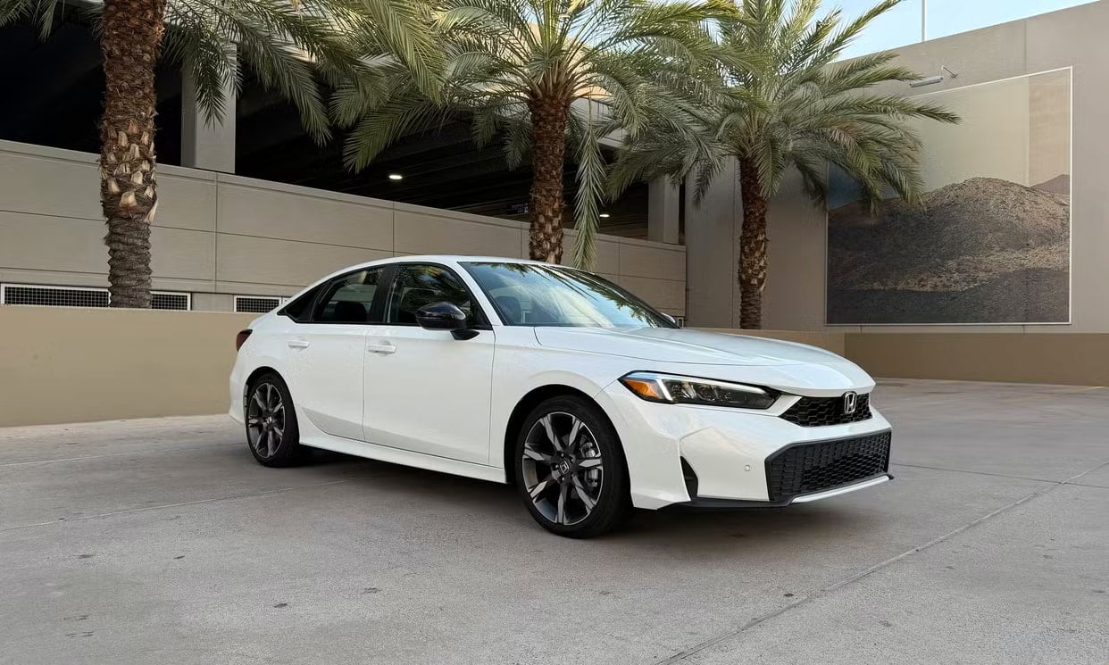 Alternative front three-quarter view of the white Honda Civic Hybrid Sport Touring