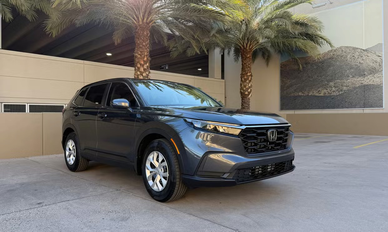Alternative front three-quarter view of the gray Honda CR-V LX