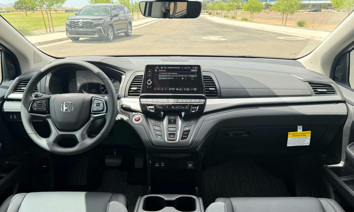 Dashboard and driving controls of the silver Honda Odyssey EX-L