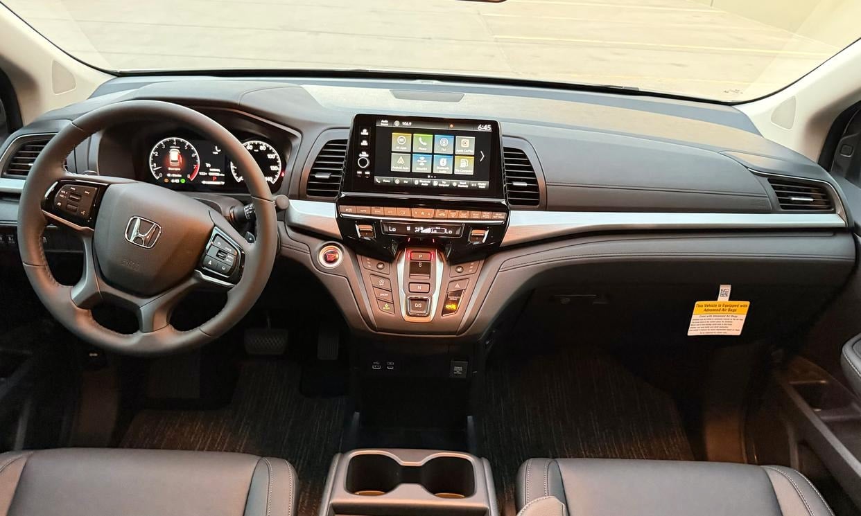 Dashboard and driving controls of the white Honda Odyssey EX-L