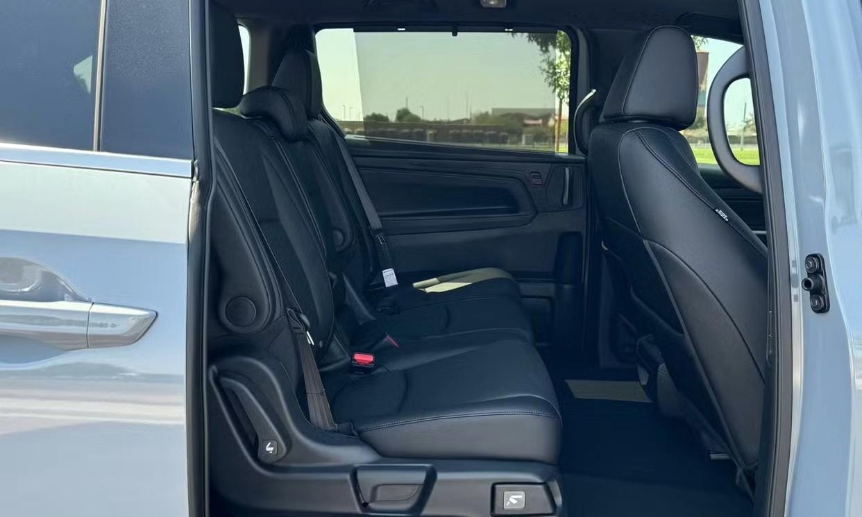Passenger seating in the gray Honda Odyssey Sport-L