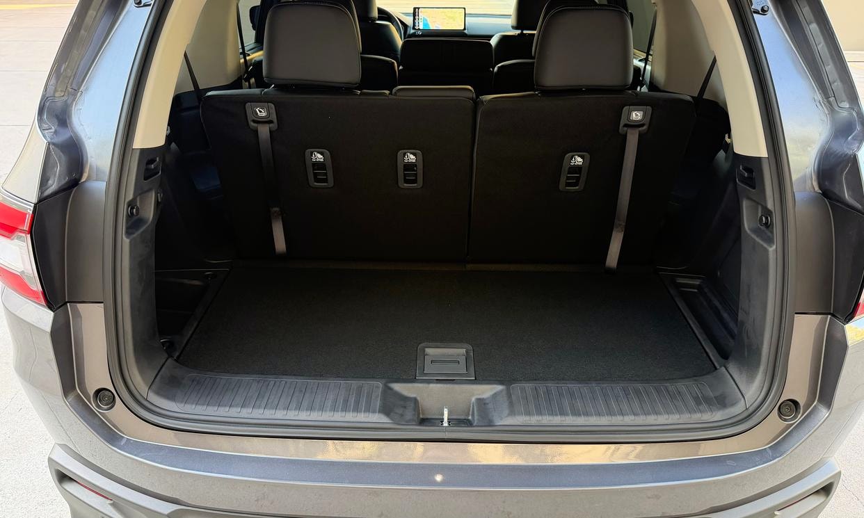 Open cargo area of the gray Honda Pilot EX-L