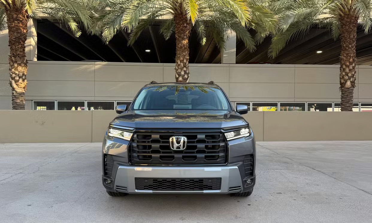 Front view of the gray Honda Pilot EX-L
