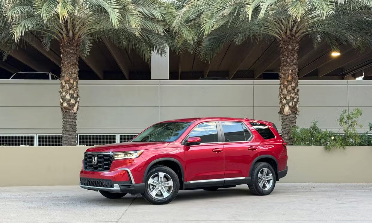 Front three-quarter view of the red Honda Pilot EX-L