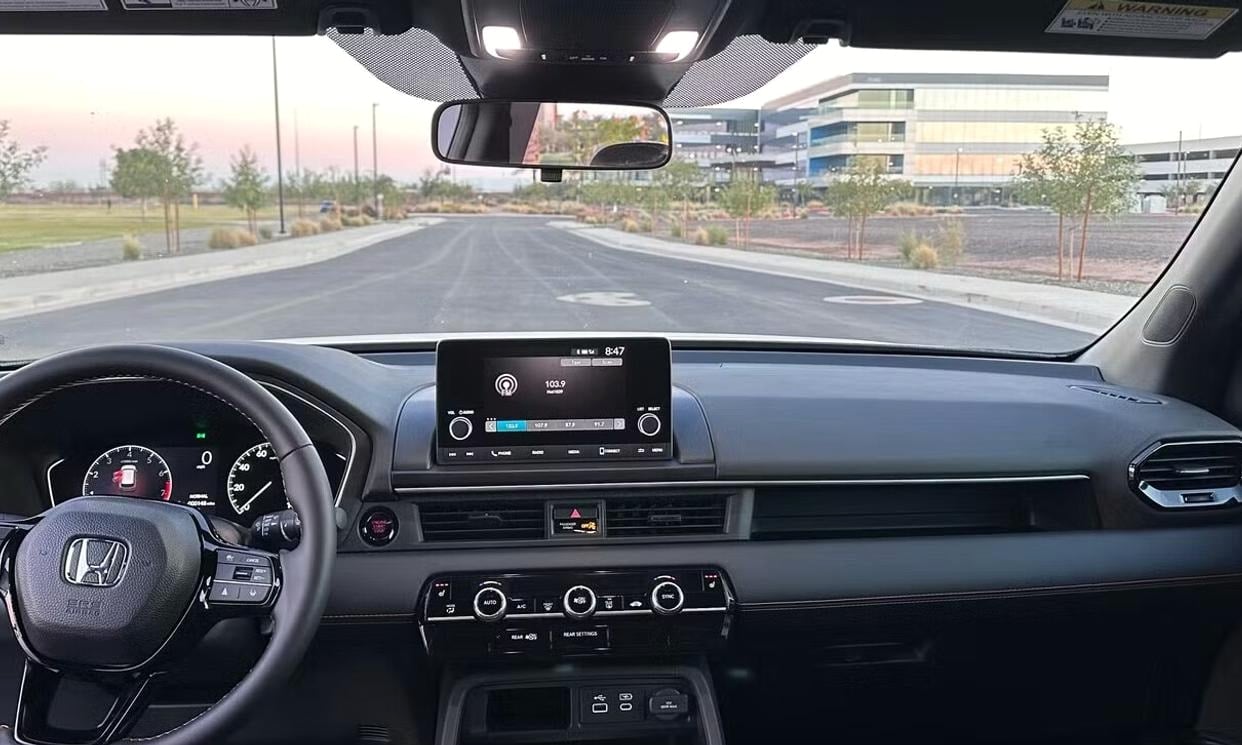 Dashboard and driving controls of the white Honda Pilot Sport