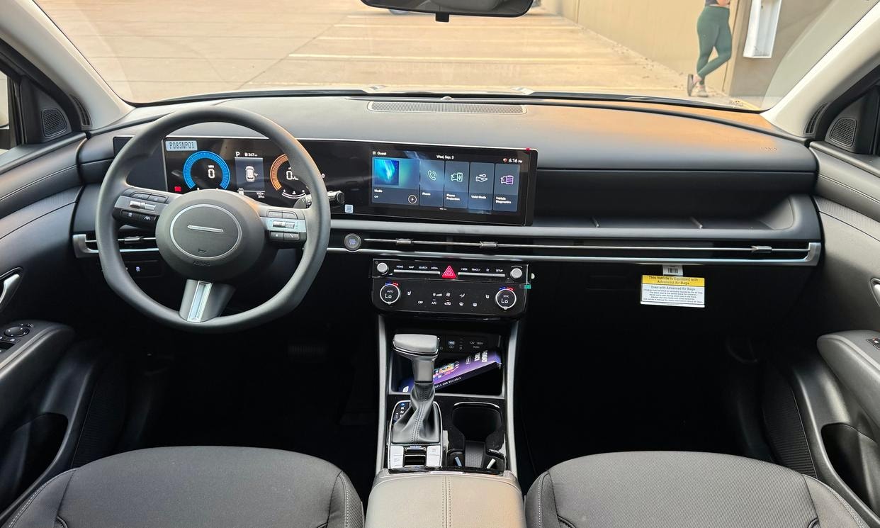 Dashboard and driving controls of the silver Hyundai Tucson SEL