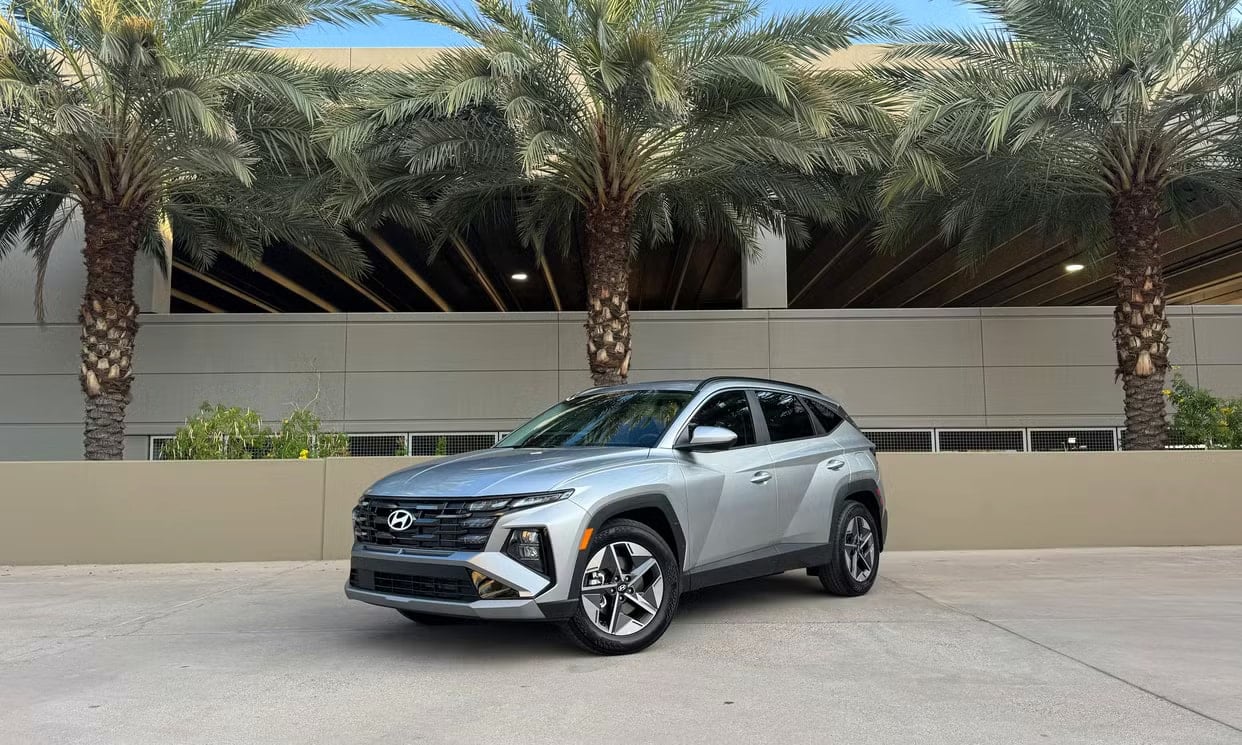 Front three-quarter view of the silver Hyundai Tucson SEL