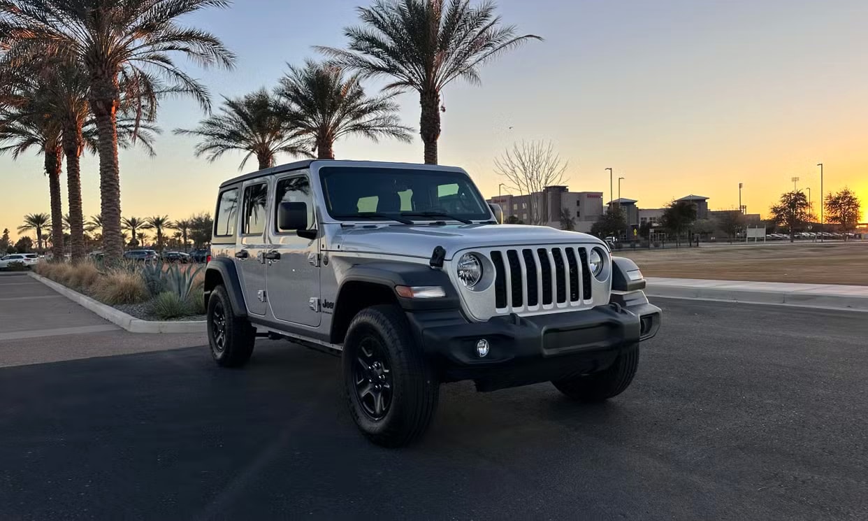 Alternative front three-quarter view of the silver Jeep Wrangler Sport