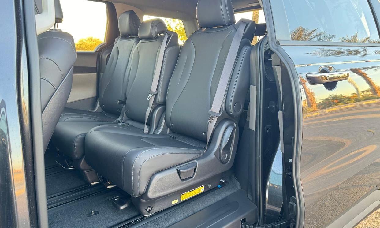 Passenger seating in the gray Kia Carnival Hybrid LXS