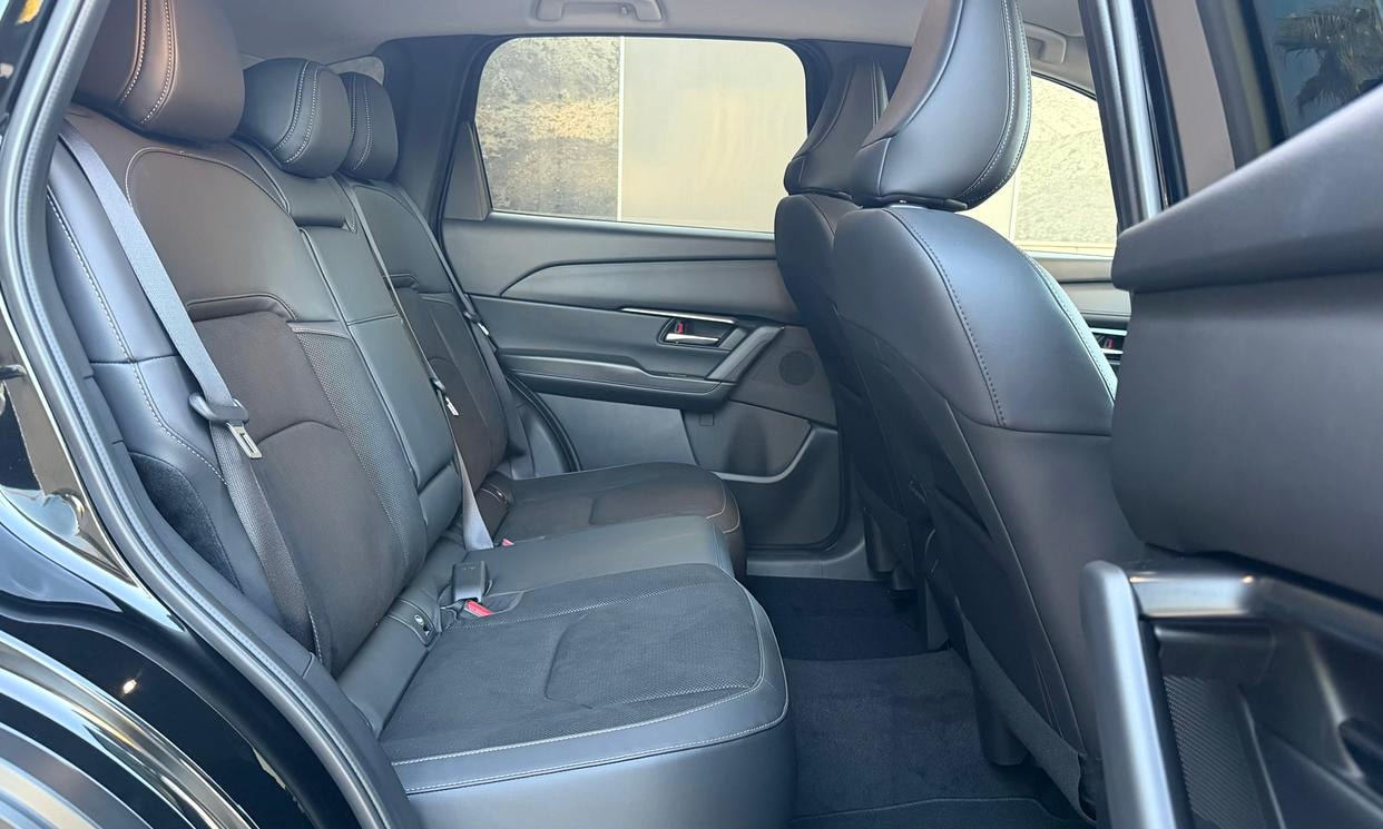 Passenger seating in the black Mazda CX-5 2.5 S Select