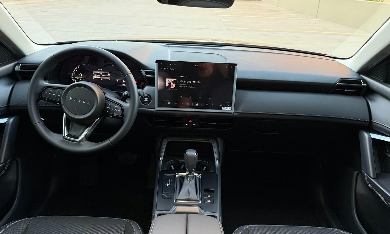 Dashboard and driving controls of the blue Mazda CX-5 2.5 S Select