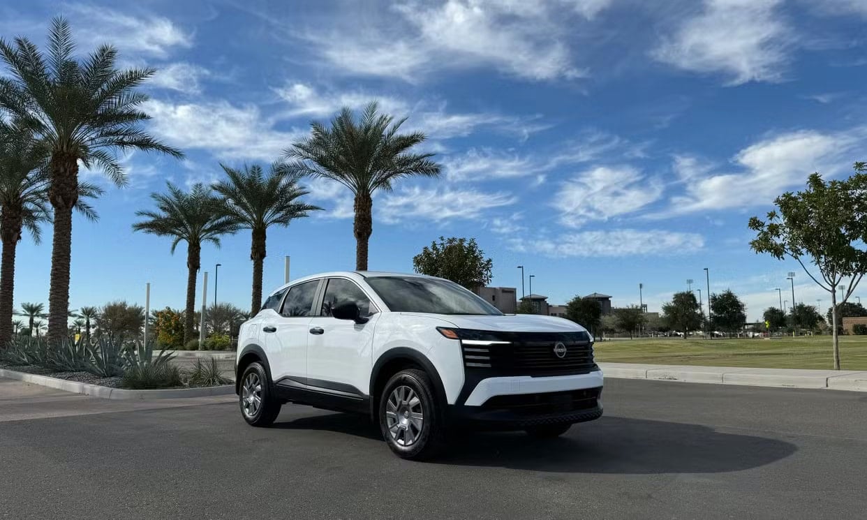 Front three-quarter view of the white Nissan Kicks S
