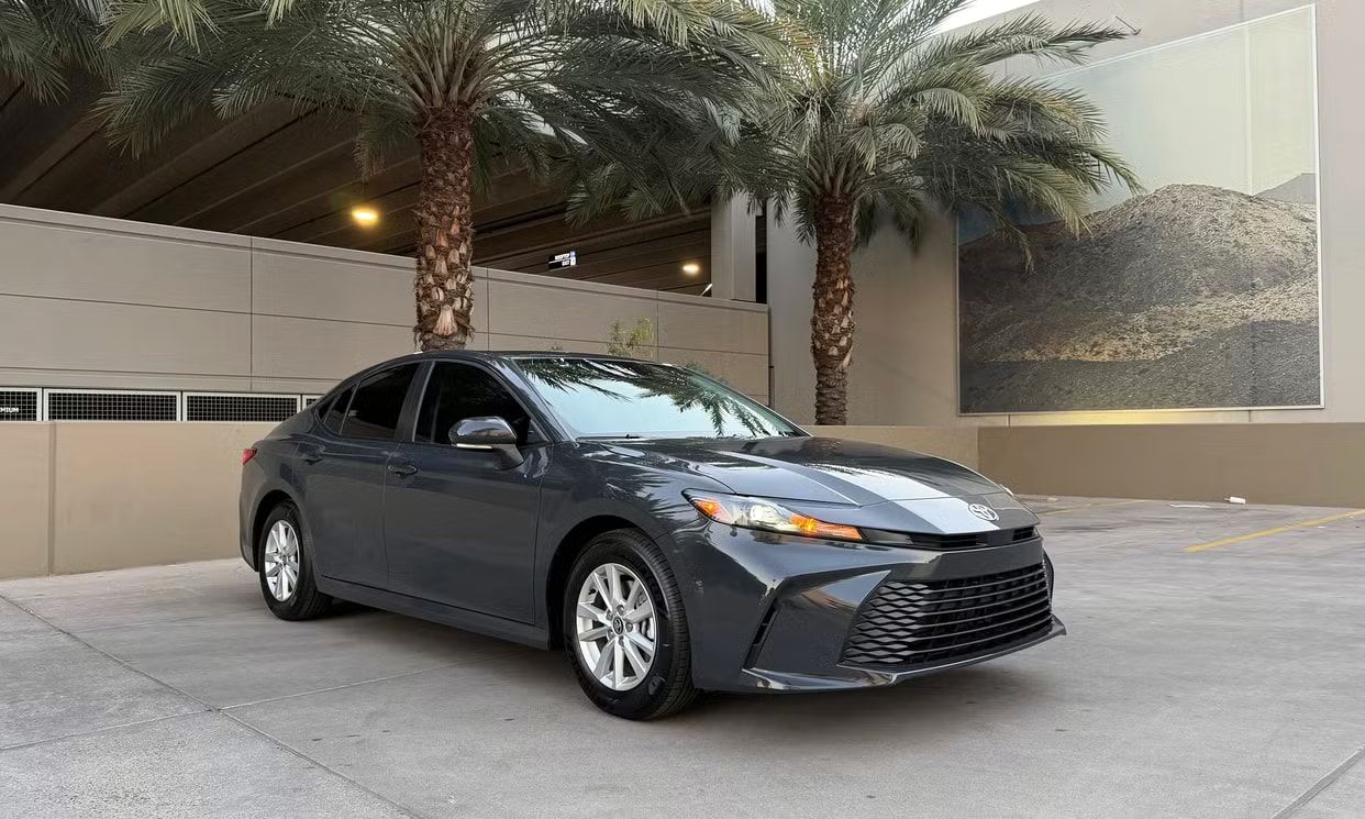Alternative front three-quarter view of the gray Toyota Camry Hybrid LE