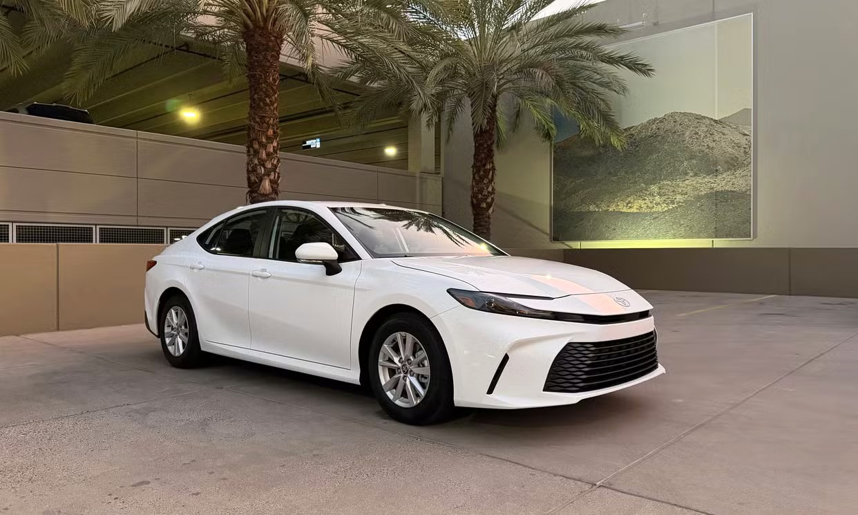 Alternative front three-quarter view of the white Toyota Camry Hybrid LE
