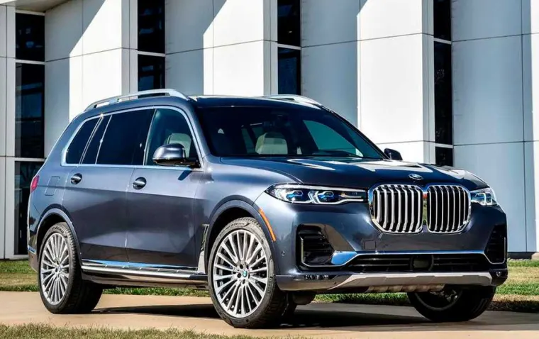 BMW X7 xDrive40i from the Pugachev Miami rental fleet