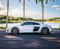 White Audi R8 V10 Performance, side profile