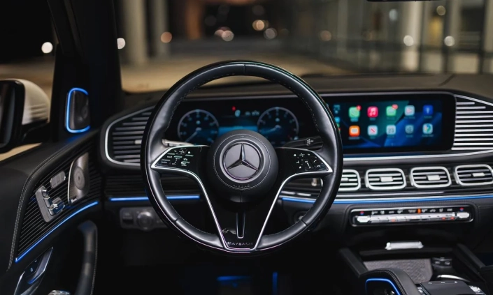 Mercedes-Maybach GLS 600 — White, cockpit