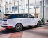 Land Rover Range Rover SE — White, right rear three-quarter view