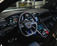 Lamborghini Urus — White, cockpit